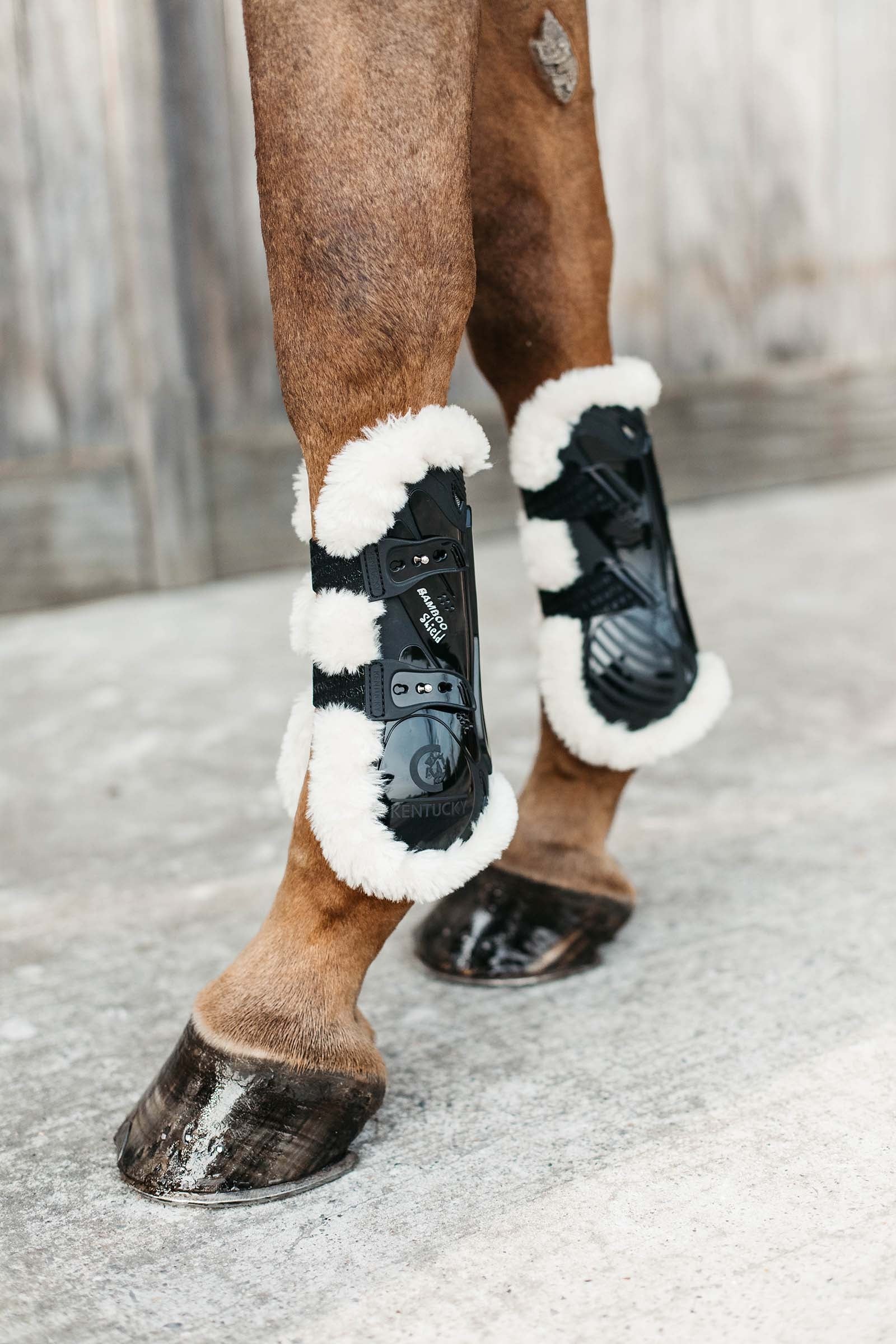 Kentucky Horsewear Elastyczne bambusowe ochraniacze z wegańskim futerkiem Leg Protection & Hoof Protection for Horses