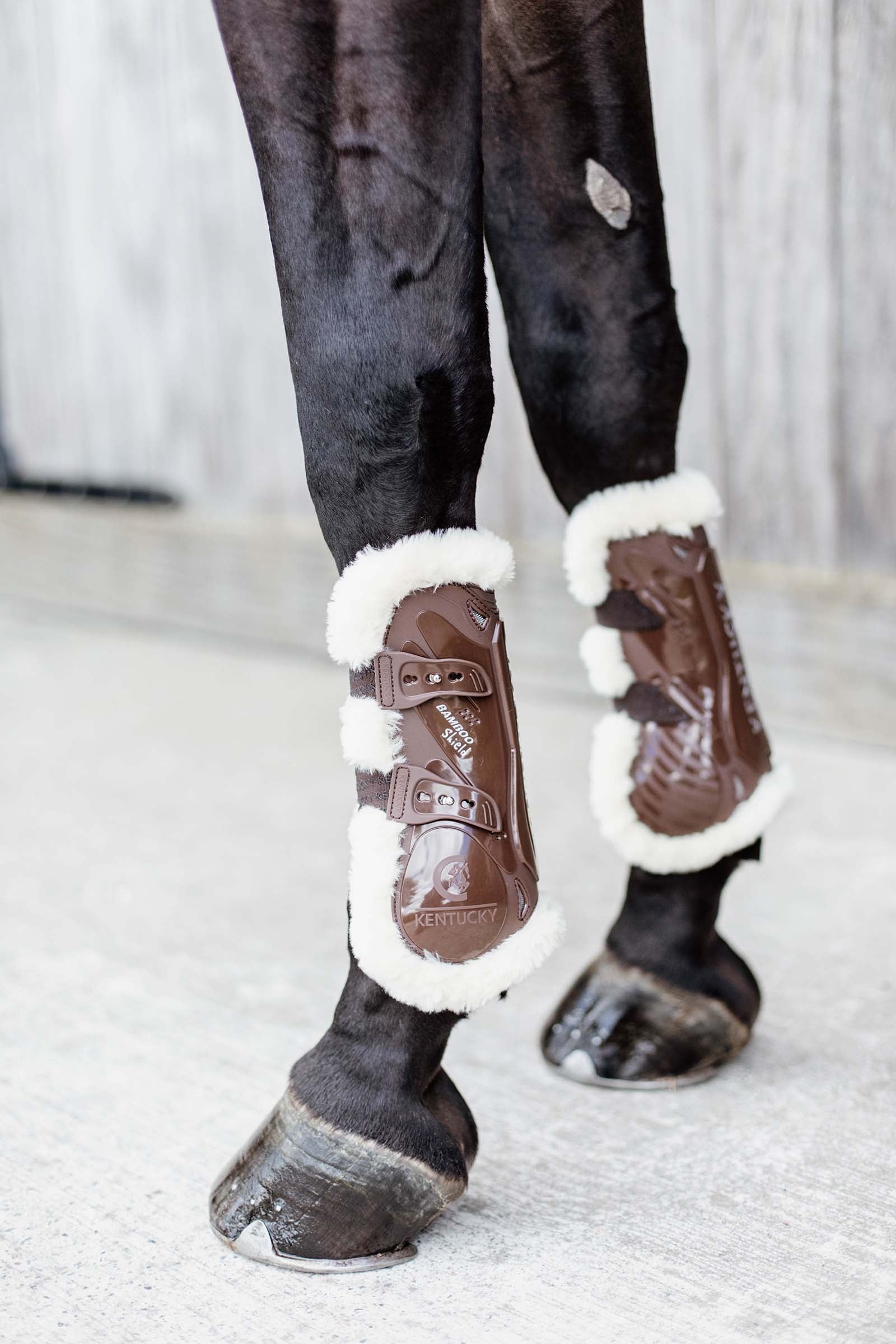 Kentucky Horsewear Elastyczne bambusowe ochraniacze z wegańskim futerkiem Leg Protection & Hoof Protection for Horses