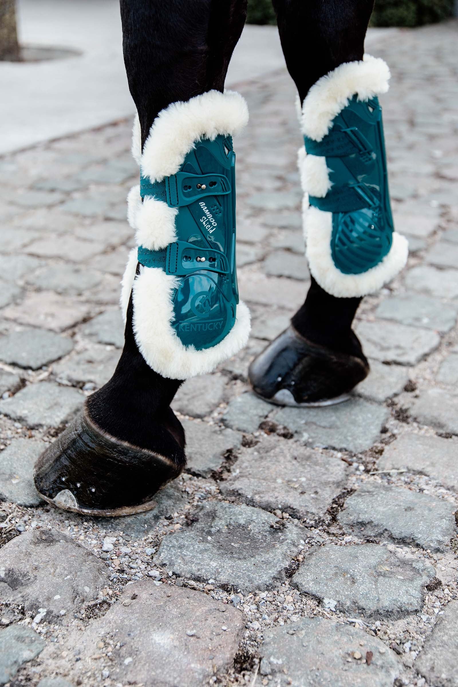 Kentucky Horsewear Elastyczne bambusowe ochraniacze z wegańskim futerkiem Leg Protection & Hoof Protection for Horses