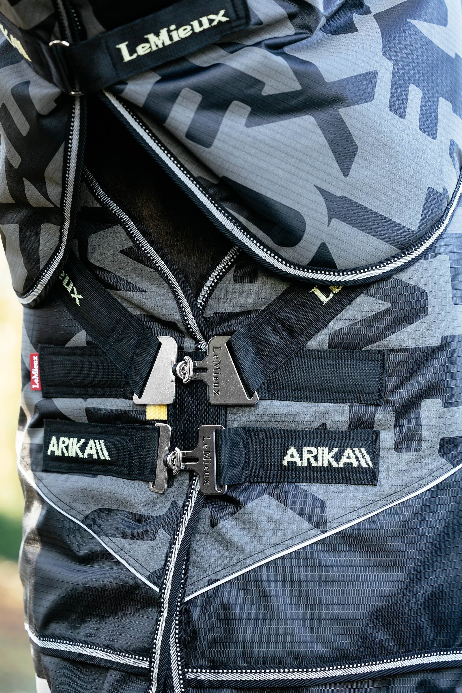 LeMieux Arika Reflective Turnout Rug With Detachable Neck, 100 g Horse Rugs