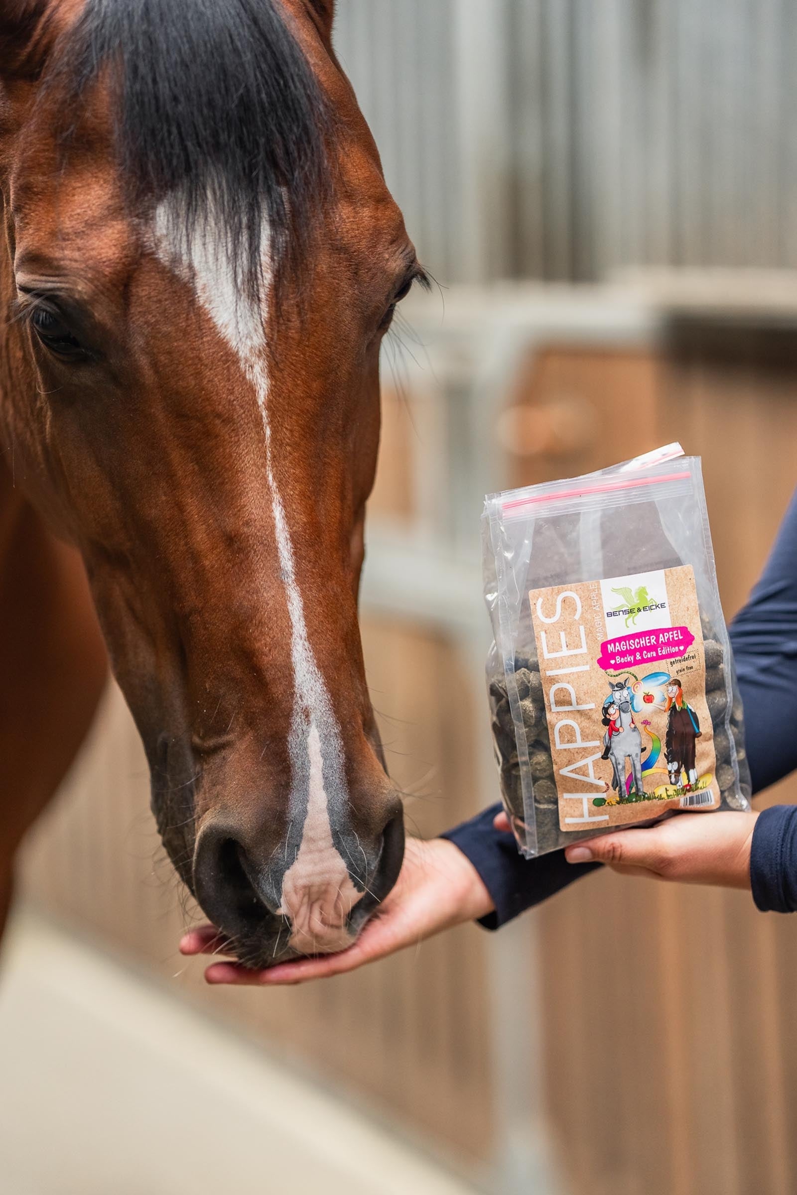 Bense & Eicke Happies "Becky & Cara Edition", Magic Apple, 1 kg Horse Feed & Nutrition
