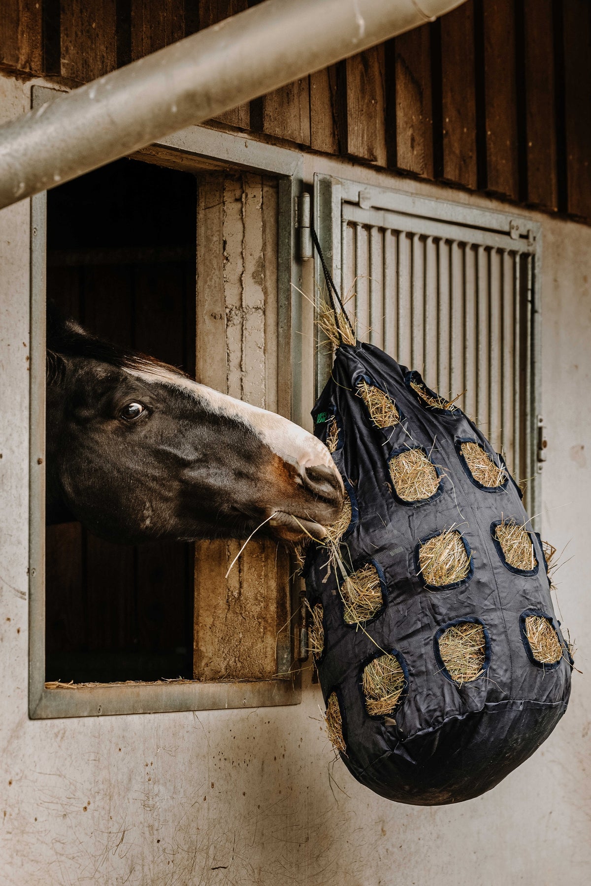 HIPPOTONIC Hay Bag With Holes (80cm) Horse Feeders & Waterers