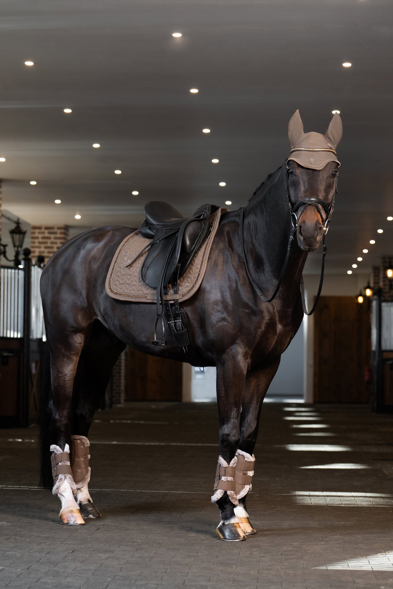 Eskadron Platinum 25 Mesh Faux Fur Tendon Boots Leg Protection & Hoof Protection for Horses