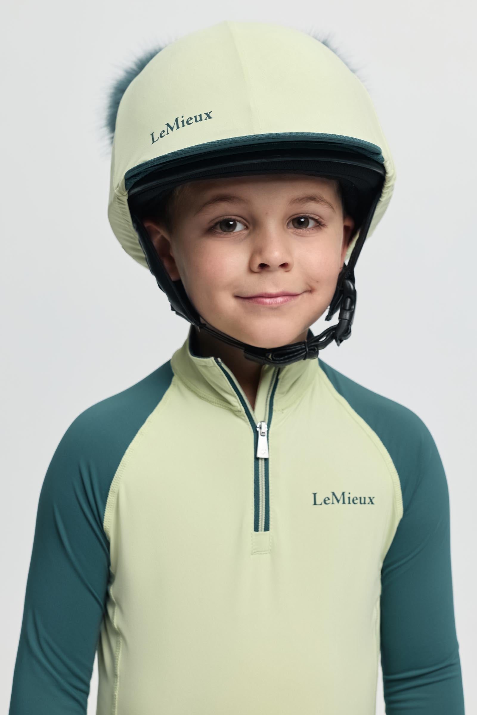 LeMieux Mini pokrowiec na kask z podwójnym pomponem Odzież jeździecka dziecięca