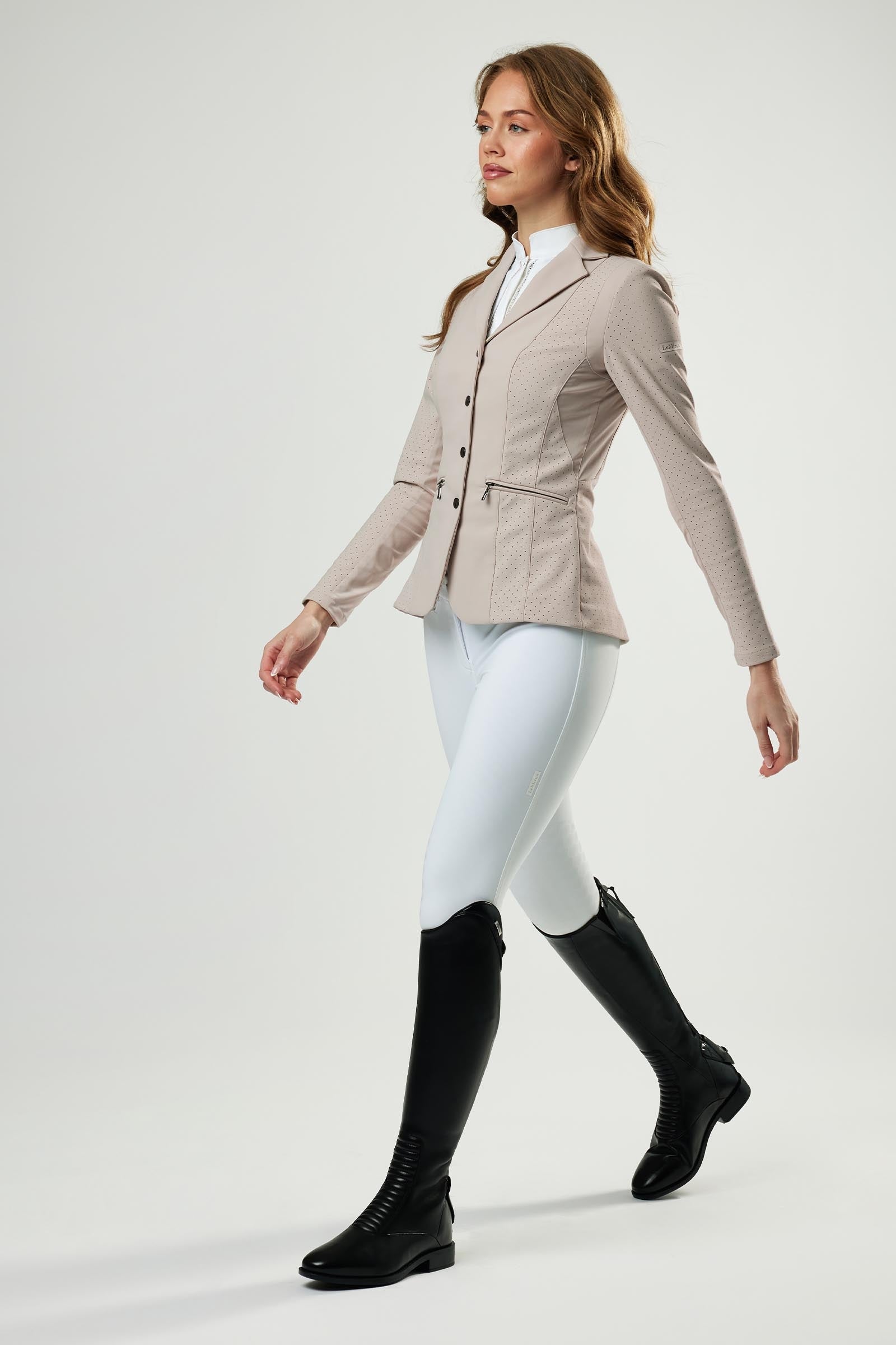 Model shot 6