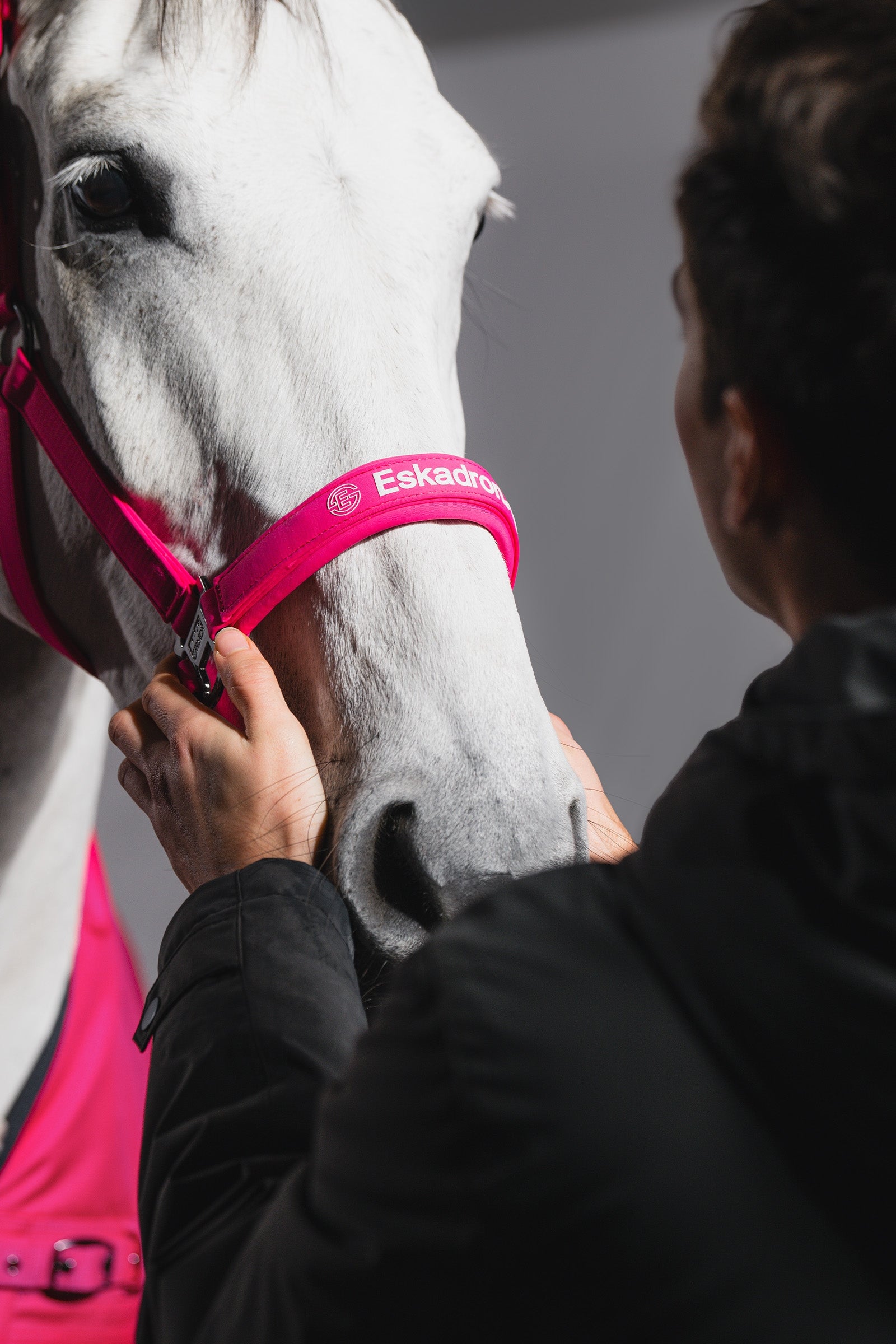 Eskadron Dynamic AW26 Softshell Double PIN Headcollar Halters & Leads